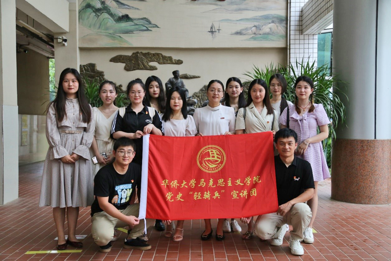 “轻骑兵”宣讲团部分成员合影 “轻骑兵”宣讲团部分成员合影